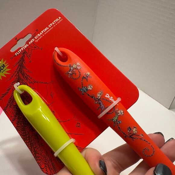 Bioworld The Grinch Flipping & Scraping Spatulas Set 2 Baking Kitchen Cooking - Picture 2 of 4